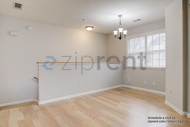 Foto del edificio - 603 Spring Heights Ln