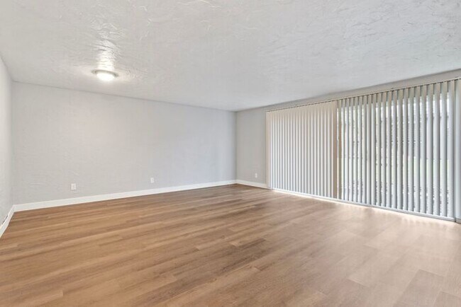 Foto del edificio - 1 bedroom 1 bath. FIRST MONTH FREE!!!!