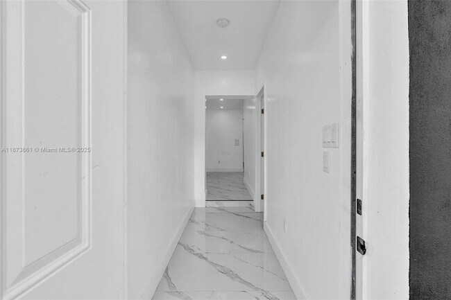 Foto del edificio - 5850 NE 3rd Ave