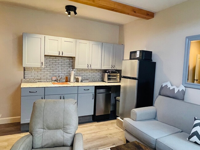 Building Photo - 1485 Murrelet Dr