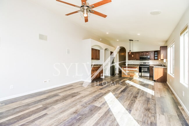 Building Photo - Gorgeous 4BR Home in Alterra South!