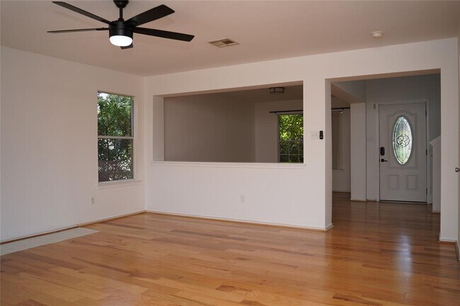 Foto del edificio - 320 Phillips St