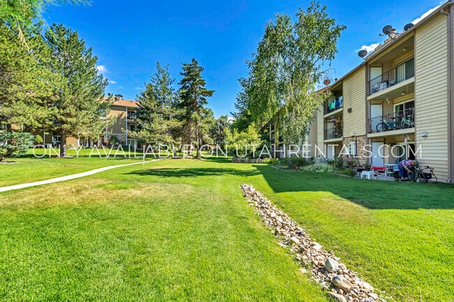 Building Photo - 7755 S Briarsprings Dr
