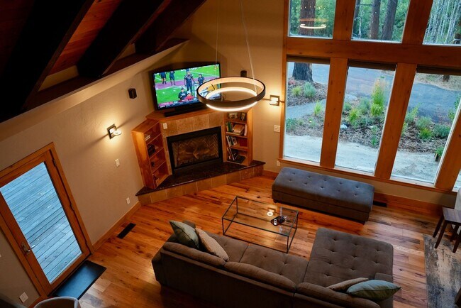Building Photo - Nice house in Stateline available Septembe...