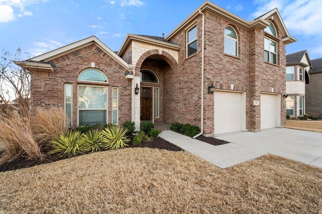 Building Photo - Newer Mansfield Home with ALL the space