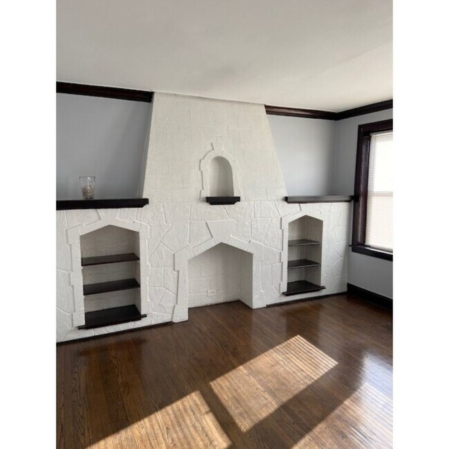 Building Photo - 1524 W 89th St