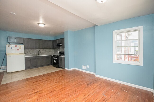 Building Photo - 377 S 18th St