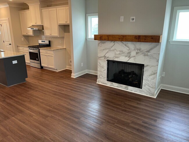 Building Photo - New Opelika Townhome.