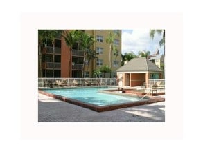 Building Photo - 8290 Lake Dr