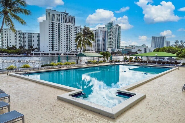 Foto del edificio - 800 Parkview Dr