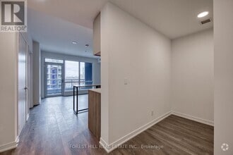 Building Photo - 7950-7950 Bathurst St