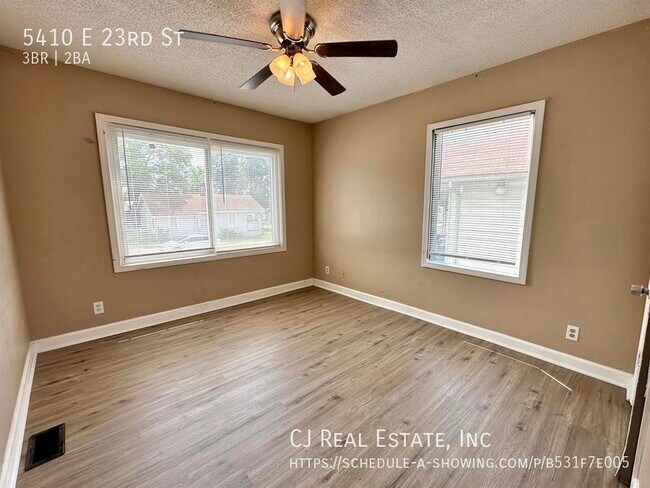 Foto del edificio - 5410 E 23rd St