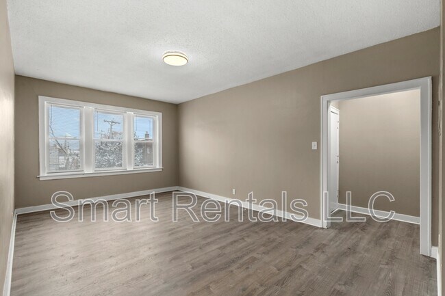Foto del edificio - 4205 Ellenwood Ave