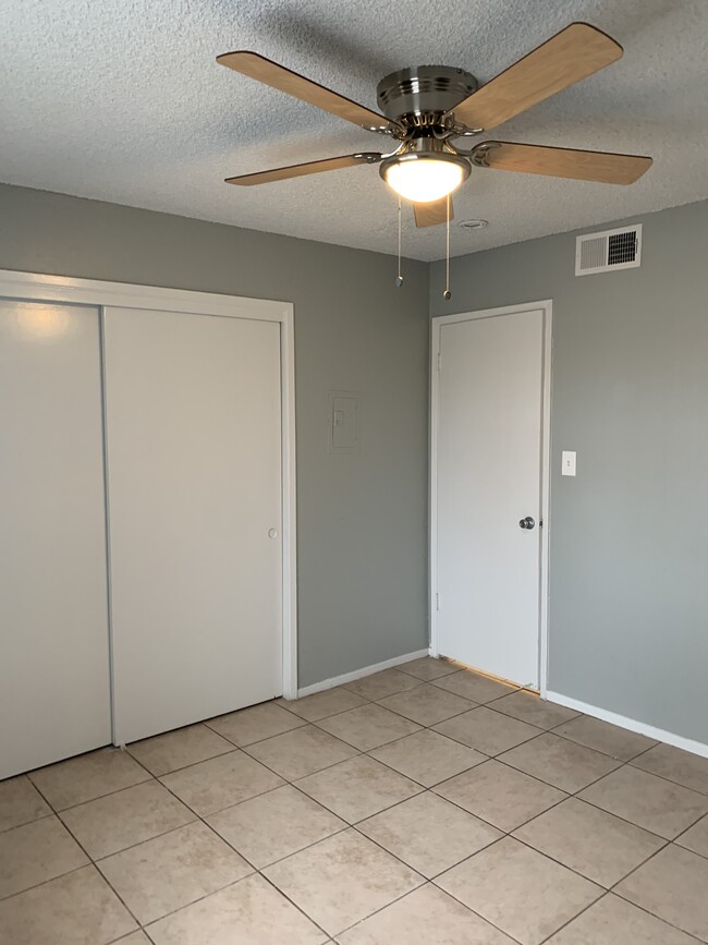 Bedroom - 4656 E Shields Ave