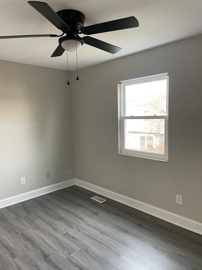 Building Photo - 866 Pine Way Dr