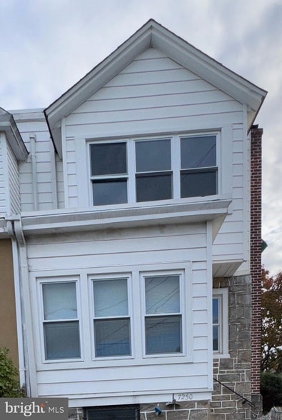 Foto del edificio - 7250 Radbourne Rd