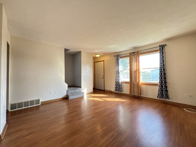 Foto del edificio - 3727 Hillcrest Rd