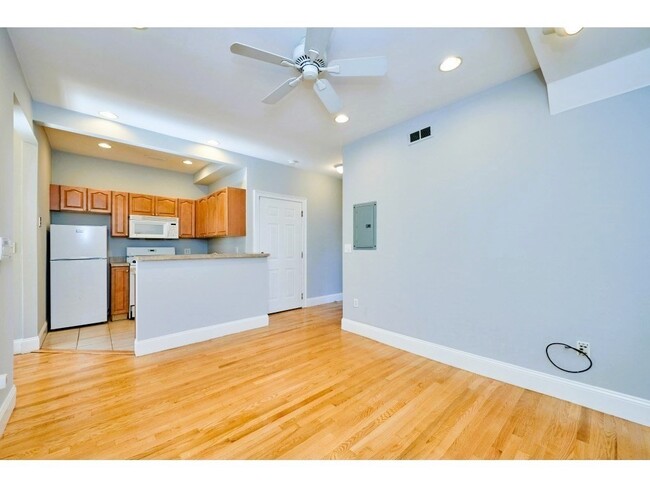Building Photo - 8 Humboldt Pl