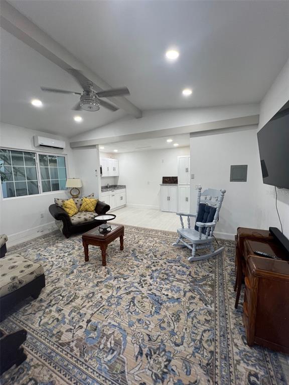 Foto del edificio - 6441 Willow Wood Ln