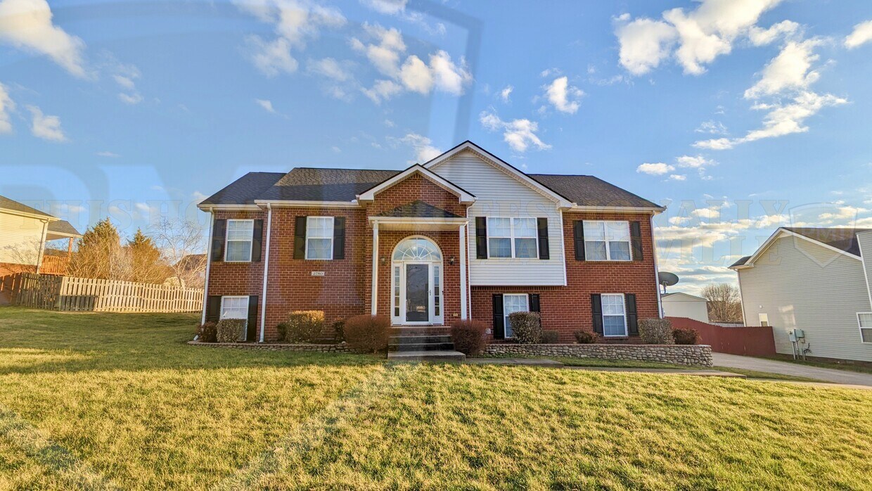 Five Bedroom Home with a Bonus! House Rental in Clarksville, TN