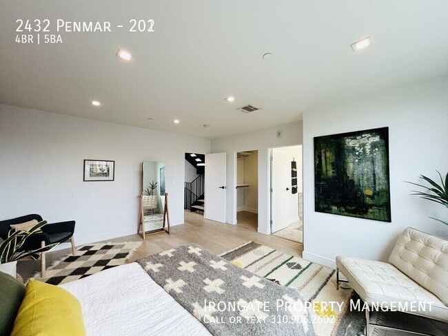 Building Photo - 2432 Penmar-202
