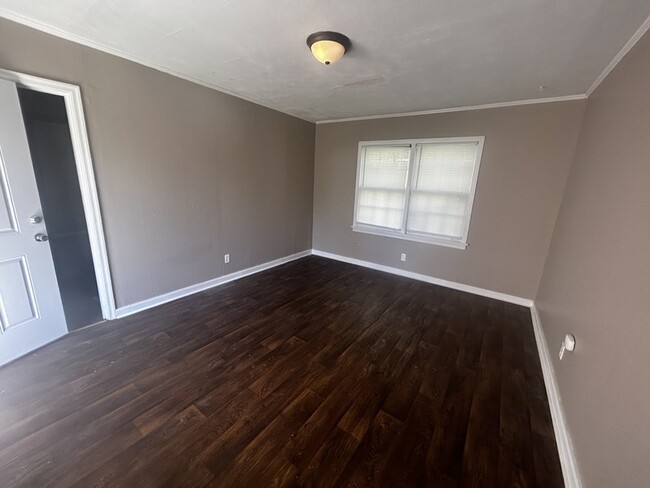 Building Photo - 138 Holland Ave