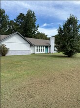 Building Photo - 134 Thomas Cir
