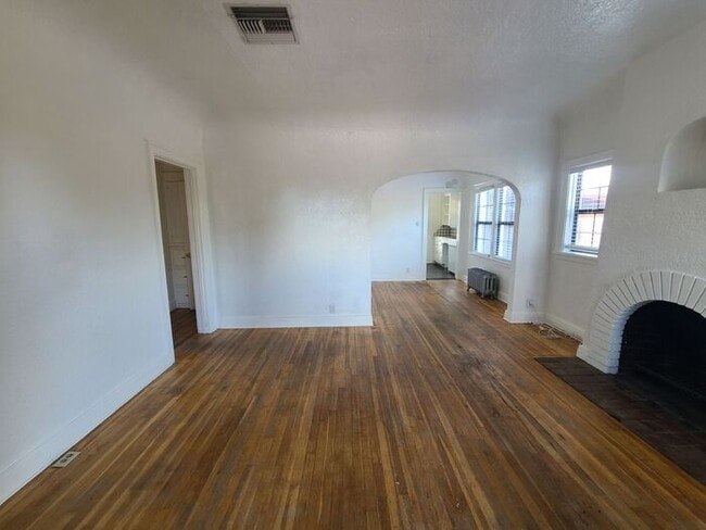Building Photo - **Available NOW**