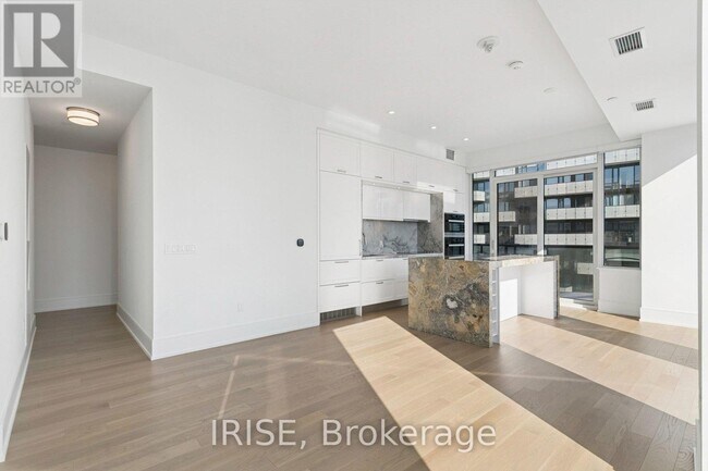 Building Photo - 480 Front St W