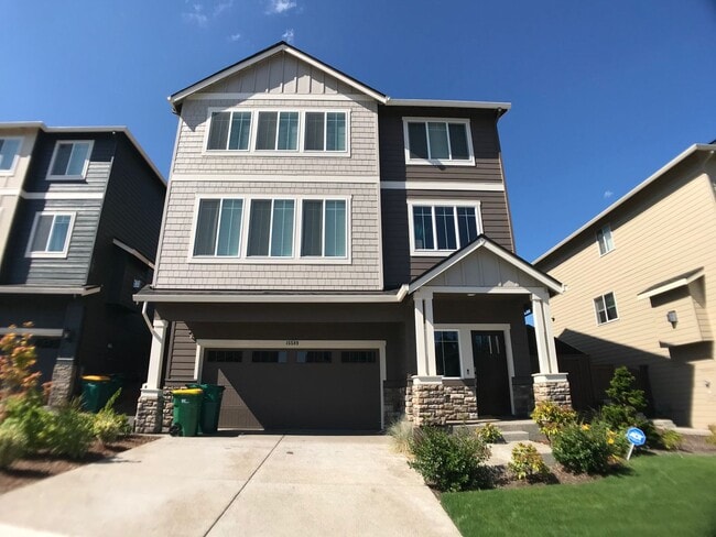 Building Photo - Luxury finishes throughout the home - 3 Be...