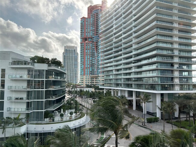 Foto del edificio - 1000 S Pointe Dr