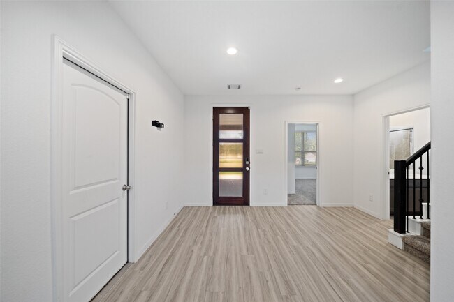 Building Photo - 105 Whelan Ln