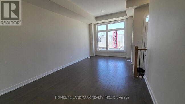 Building Photo - 227 Webb St