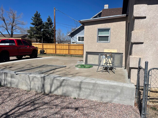 Foto del edificio - 353 N Raynolds Ave