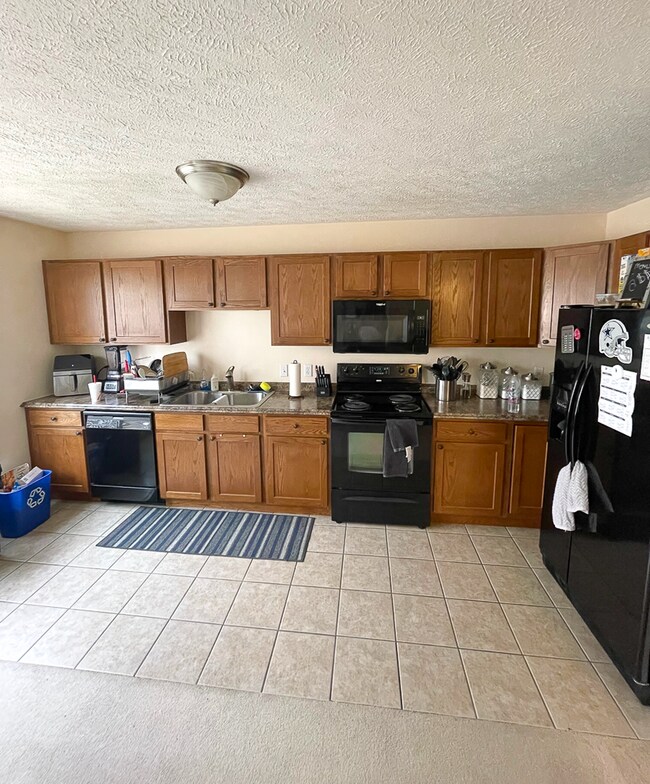 Foto del edificio - Available for the 2026-2027 lease term.