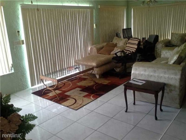 Building Photo - 4810 Mango Dr