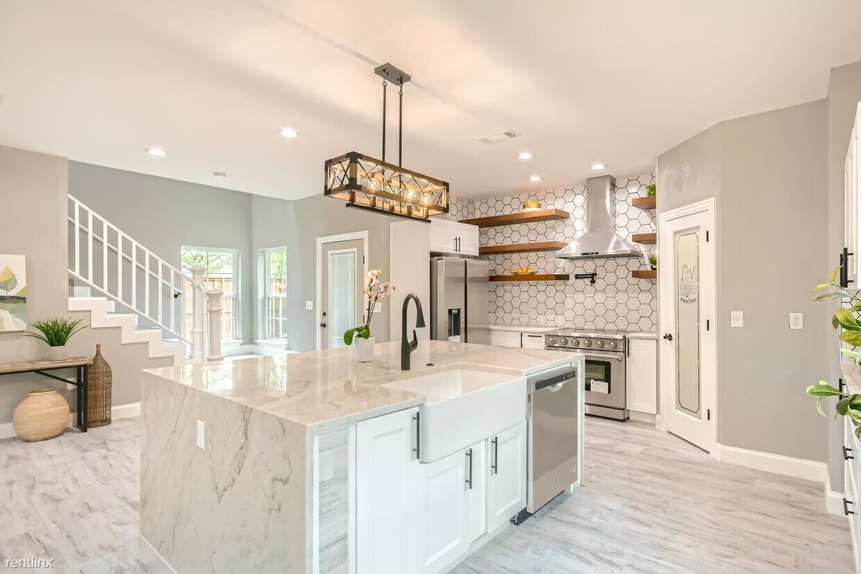Foto principal - 3 br, 2 bath House - 1914 Burlington Boule...