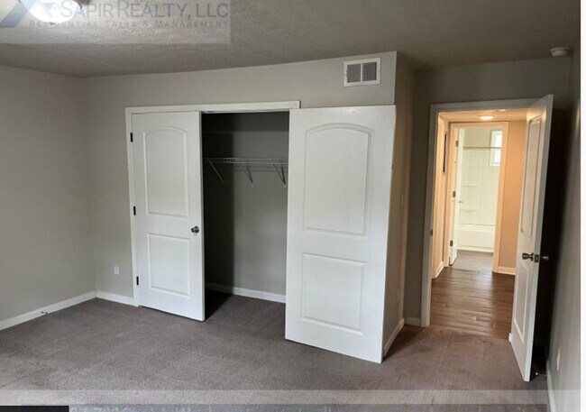 Foto del edificio - 5883 Lone Oak Dr SW
