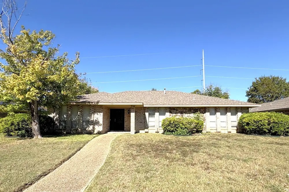 Primary Photo - 944 Clear Springs Dr