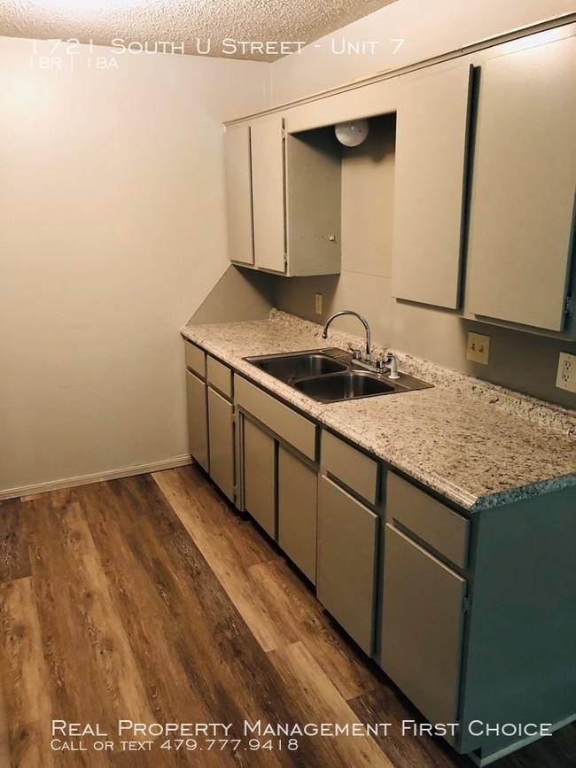 Foto del edificio - 2 Bedroom MOVE IN SPECIAL !
