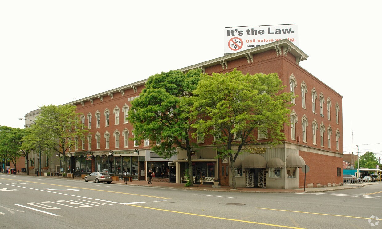 Building Photo - 177 Main St