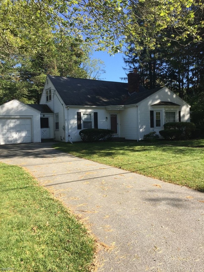 Building Photo - 6 Moosehill Rd