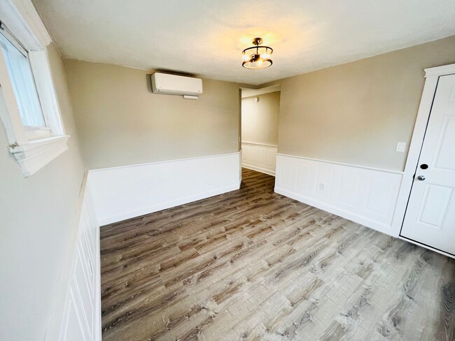 Building Photo - NEWLY RENOVATED PENTHOUSE UNIT WITH PARKIN...