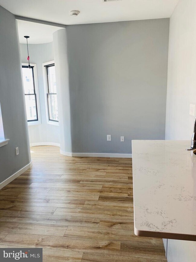 Foto del edificio - 1500 N 28th St