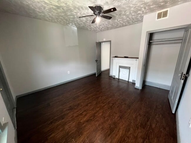 Foto del edificio - 3926 Decoursey Ave