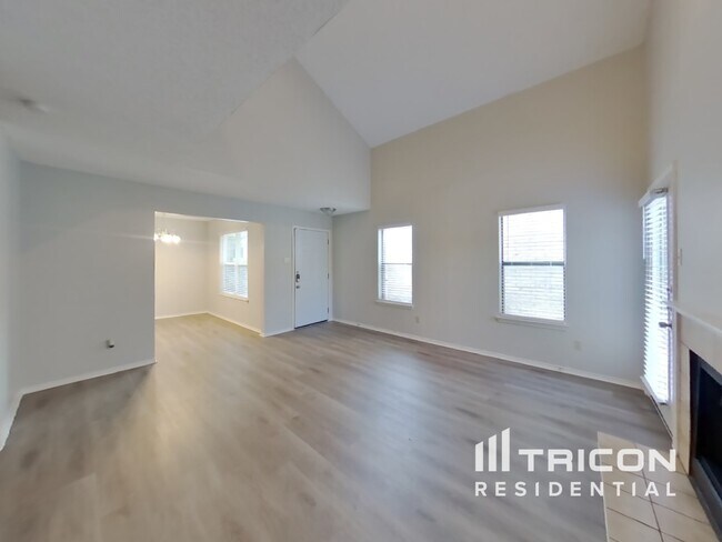 Foto del edificio - 1611 Sunset Village Dr