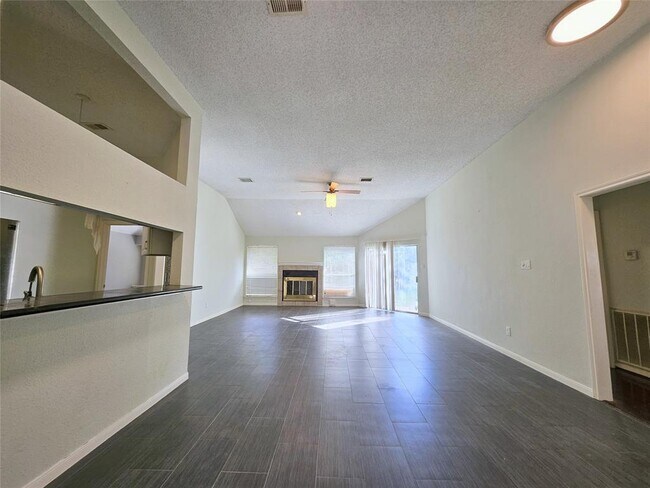 Foto del edificio - 4414 Waterfall Way