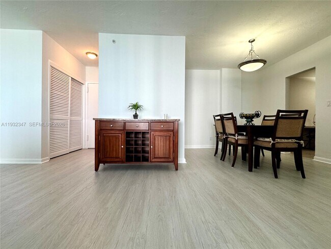 Foto del edificio - 3001 S Ocean Dr