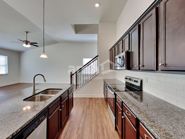 Building Photo - 5165 Smithbriar Dr