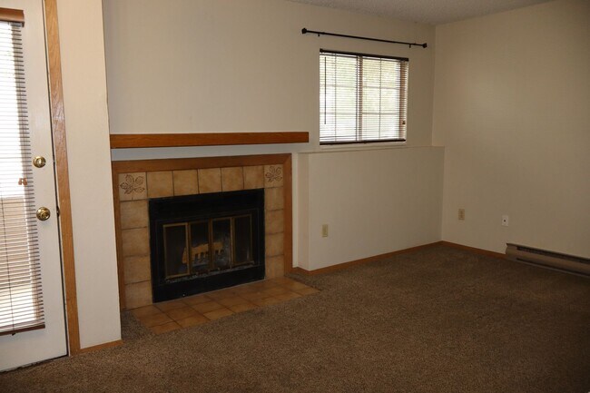 Foto del edificio - Spacious 2BR/2BA Condo Steps from Campus